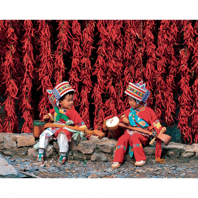 Yi children, Yunnan, China Yi children, Yunnan, China
