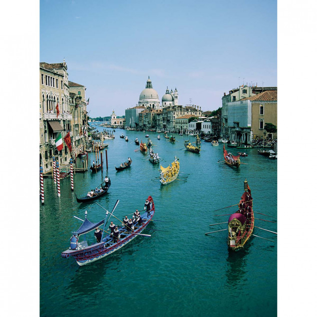 Gondola Race on Grande Canal of Venice, Italy Gondola Race on Grande Canal of Venice, Italy